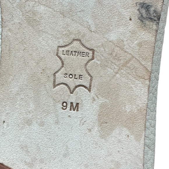 TORY BURCH: Cream Jessa Pebbled Leather Loafer with Gold Details -Size 9 - Picture 8 of 10